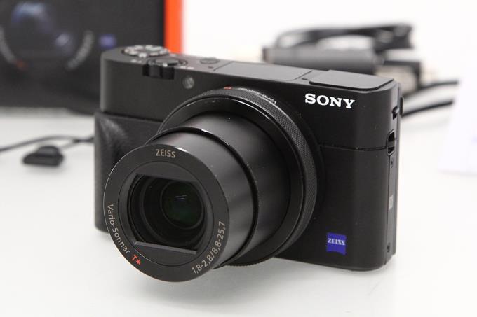 が大特価! RX100V(DSC-RX100M5) デジタルスチルカメラ - デジタルカメラ