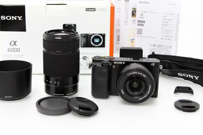 SONY α6000 ダブルズームレンズキット - カメラ