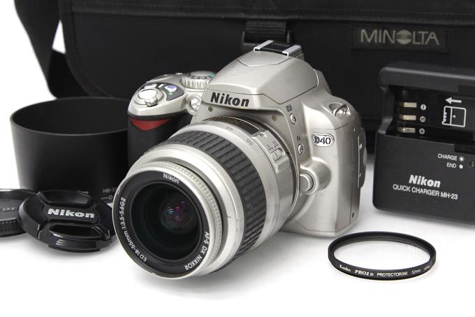 Nikon D40レンズキットシルバー