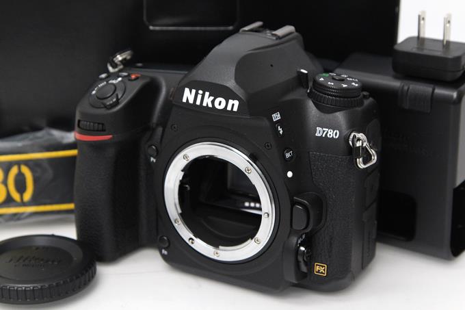 【美品】シャッター数4180回　Nikon D7100 ボディ&標準ズームレンズ