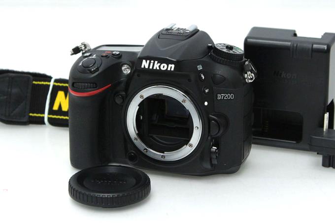 80000顔認識機能Nikon  D7200 ショット数僅か、6,585枚！