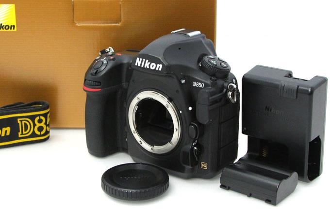 Nikon D500 シャッター回数は約2650回 - カメラ