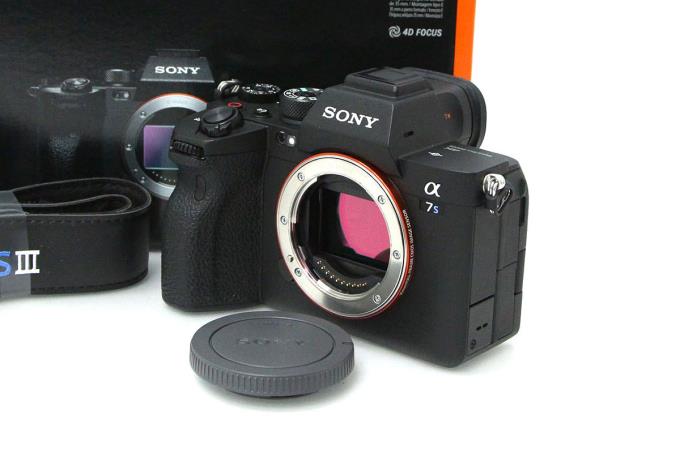 箱に傷がありますSony A7III シャッター回数2240 - デジタルカメラ