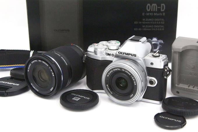 OM-D E-M10 Mark III EZダブルズームキット シルバー シャッター回数約