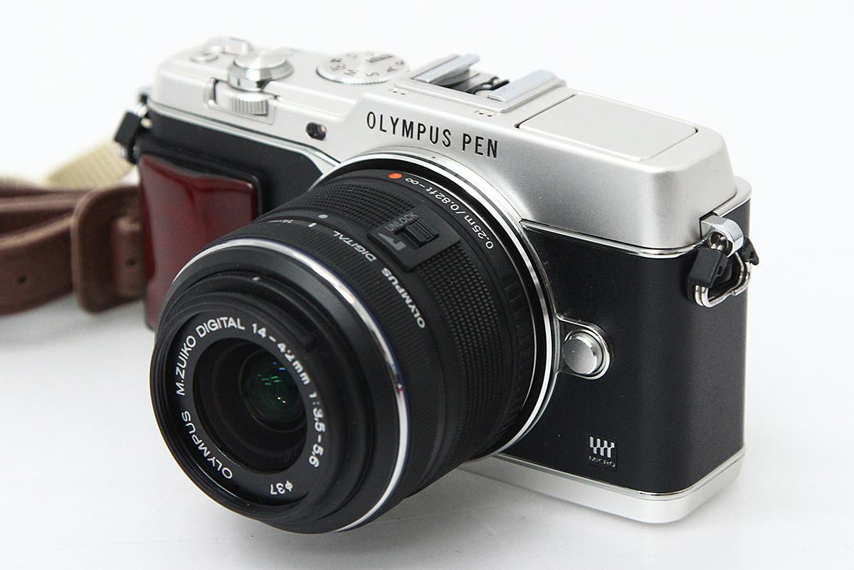 PEN E-P5 14-42mm レンズキット シルバー プレミアムウッドグリップモデル シャッター回数 約3800回以下 γH2805-2Q1A |  オリンパス | ミラーレスカメラ│アールイーカメラ