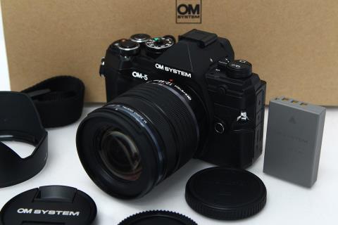 OM SYSTEM OM-5 12-45mm F4.0 PRO レンズキット ブラック CA01-M1984-2R7