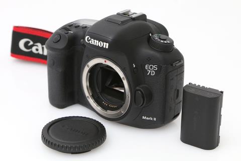 EOS 7D Mark II ボディ　CA01-C114-2Q2B