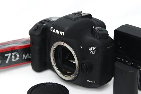 EOS 7D Mark II ボディ CA01-M2288-2C4