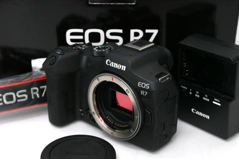 EOS R7 ボディ CA01-M2391-2P3