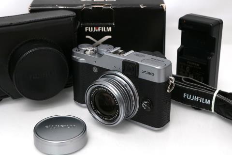 FUJIFILM X20 Silver CA01-M2559-2P4