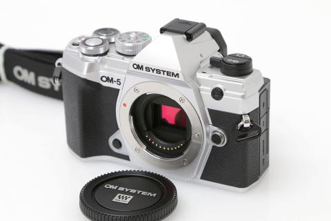 OM SYSTEM OM-5 ボディ シルバー CA01-C607-2P2A