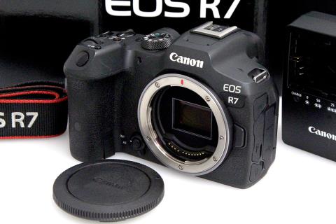 EOS R7 ボディ CA01-A10440-3Y4