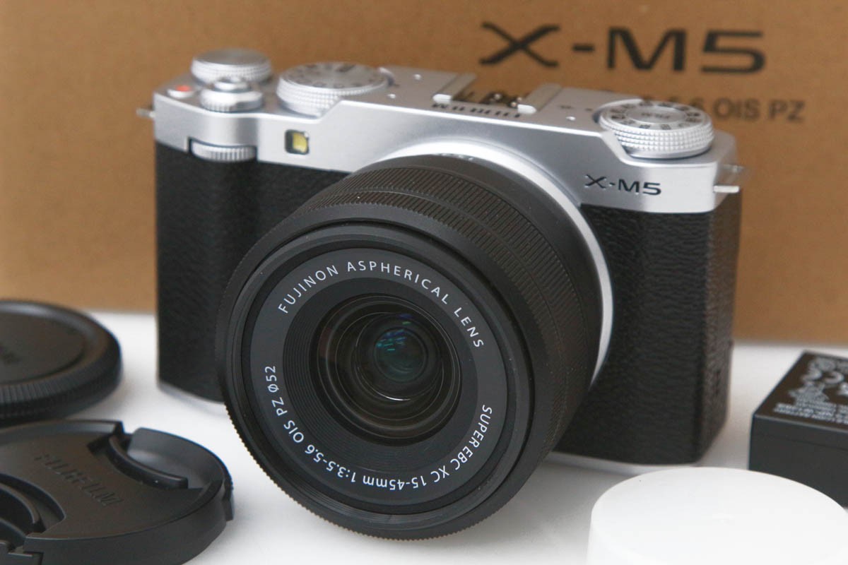 新品)FUJIFILM (フジフイルム) X-M5 XC15-45mmレンズキット