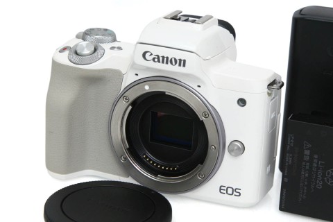 EOS Kiss M ボディ ホワイト（センサー清掃済） CA01-R1917-3U1B