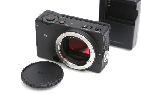SIGMA fp ボディ（センサー清掃済） CA01-B2722-2Q2A