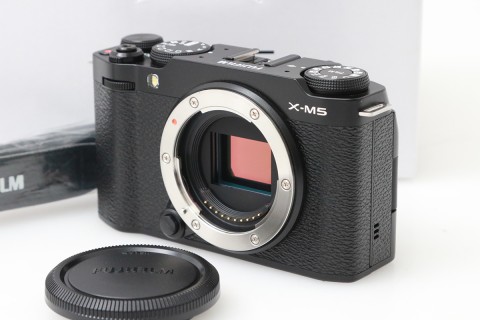 FUJIFILM X-M5 ボディ [ブラック] （センサー清掃済み） CA01-M5199-2Q4