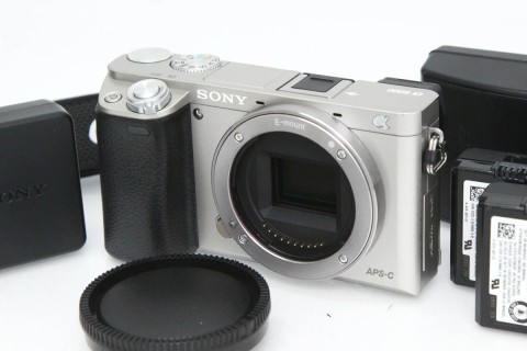 α6000&nbsp;ILCE-6000&nbsp;ボディ&nbsp;[シルバー]（純正予備バッテリー付き・センサー清掃済み）&nbsp;CA01-R3512-2P1B