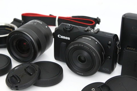 EOS&nbsp;M&nbsp;ダブルレンズキット(センサー清掃済み）&nbsp;CA01-R5749-3Y1B