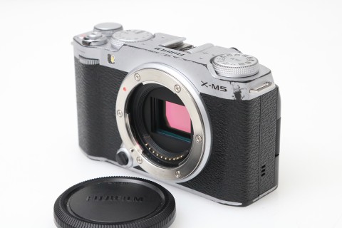 FUJIFILM&nbsp;X-M5&nbsp;ボディ&nbsp;[シルバー]&nbsp;CA01-M6206-2P1B