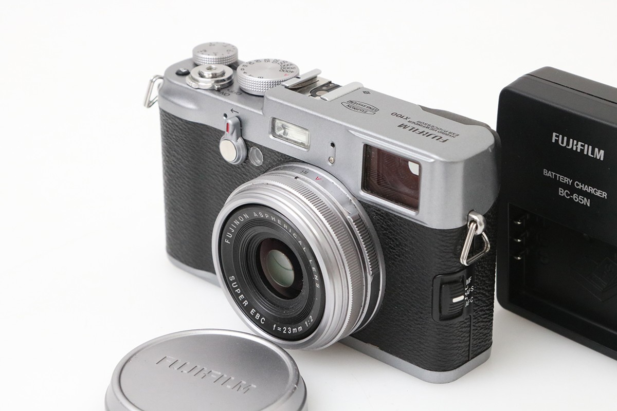 FinePix X100 CA01-M6589-2Q1A
