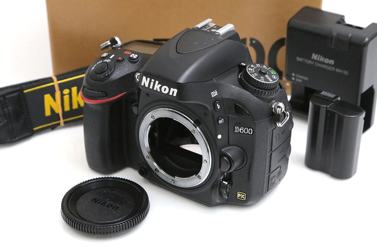 D600 ボディ（純正予備バッテリー付き・センサー清掃済み） CA01-B6152