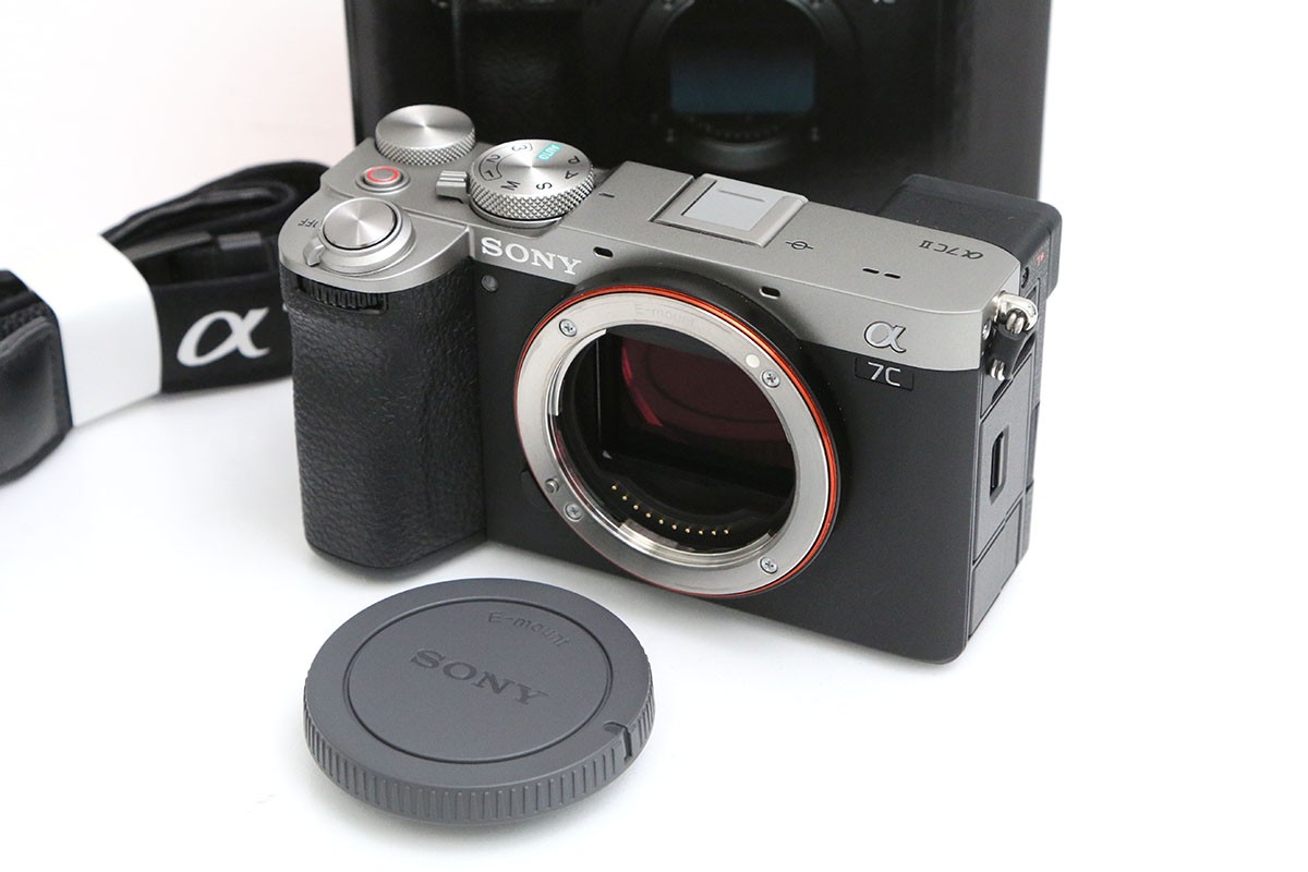 ��7C II ILCE-7CM2 �{�f�B [�V���o�[] CA01-B6824-3V4