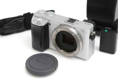 α6400&nbsp;ILCE-6400&nbsp;ボディ&nbsp;[シルバー]&nbsp;CA01-B7175-3Y2A