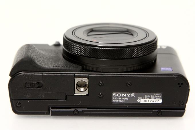 Cyber-shot RX100V(DSC-RX100M5) デジタルスチルカメラ 別売りグリップ付き 【K093】 | ソニー