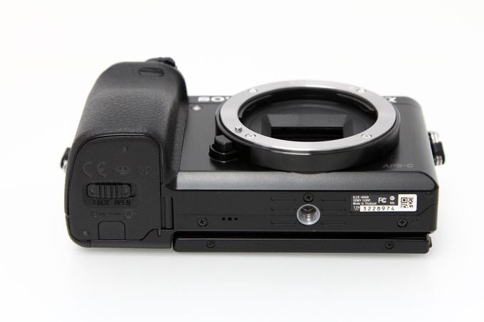 カメラ デジタルカメラ α6000 ILCE-6000Y ダブルズームレンズキット ブラック シャッター回数 