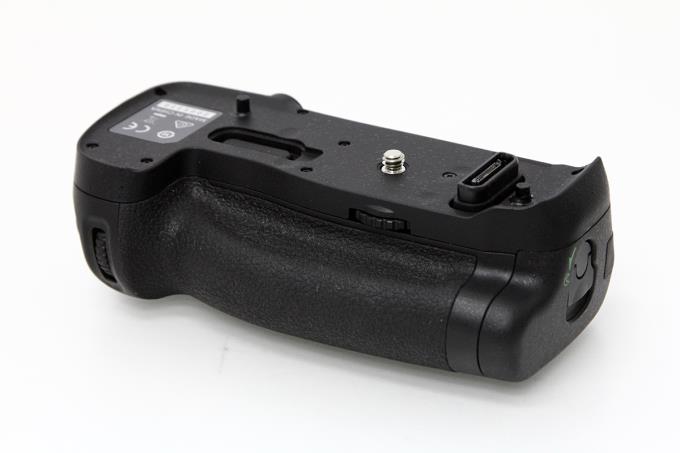 Nikon MB-D18 マルチパワーバッテリーパック ブラック 7.25 x x 4インチ - 2