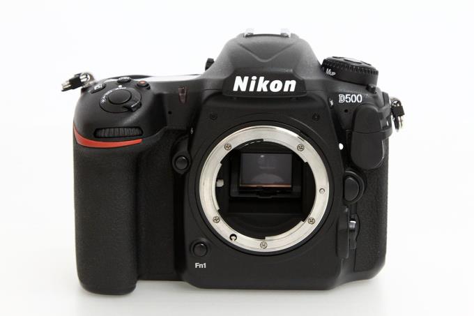 Nikon D500 ボディ +超広角レンズ+おまけ