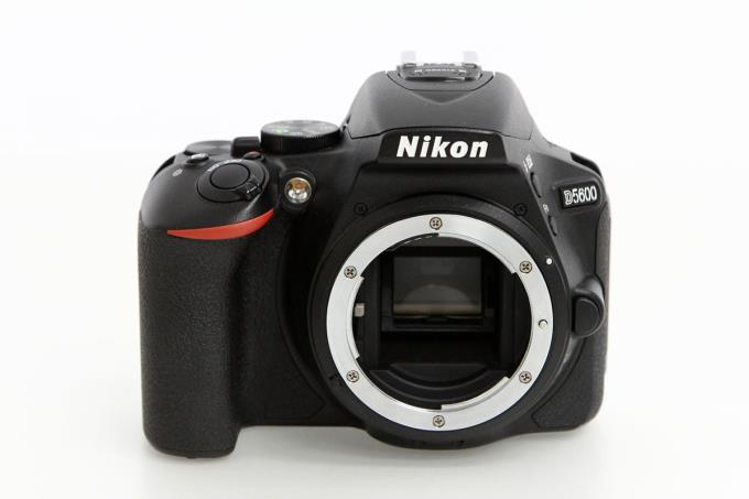 Nikon D5600 一眼レフカメラ ショット数 4,084 #1023-