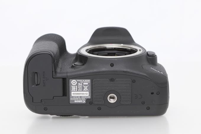 EOS 7D Mark II ボディ S175-2C2 | キヤノン | デジタル一眼レフカメラ ...