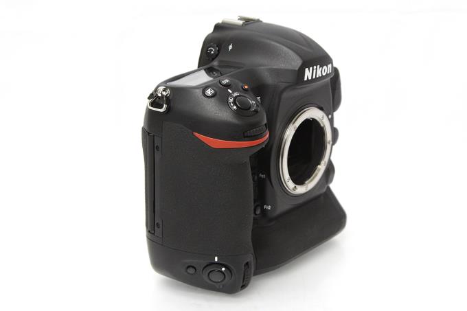 【Nikon】D5（CF-Type）26,395枚(ショット数) Nikon D5 ボディ CF-Type ショット数 345595回 現状渡し
