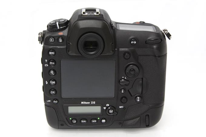 【Nikon】D5（CF-Type）26,395枚(ショット数) D5 XQD-Type ボディ シャッター回数 48500回以下 M735-2D3 | ニコン