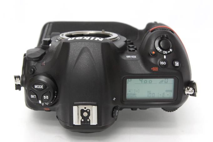 【Nikon】D5（CF-Type）26,395枚(ショット数) Nikon D5 ボディ CF-Type ショット数 345595回 現状渡し