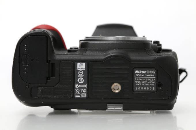 NEWニコンD300 動作問題なし デジタルカメラ