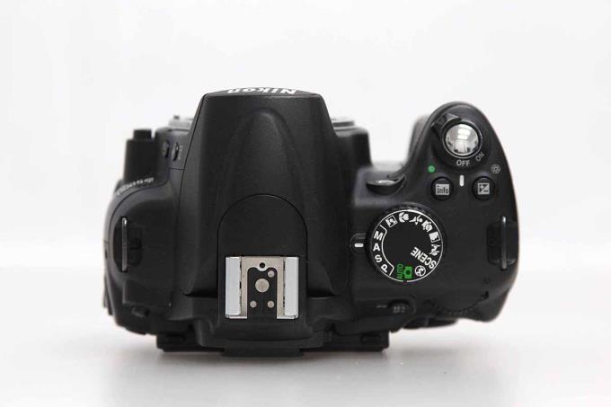 シャッター数極少 Nikon D5000 望遠レンズとセット 初心者にも