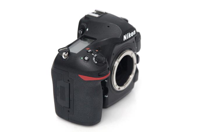 Nikon D850 ボディ シャッター回数少ないく美品　保証書　付属品完備