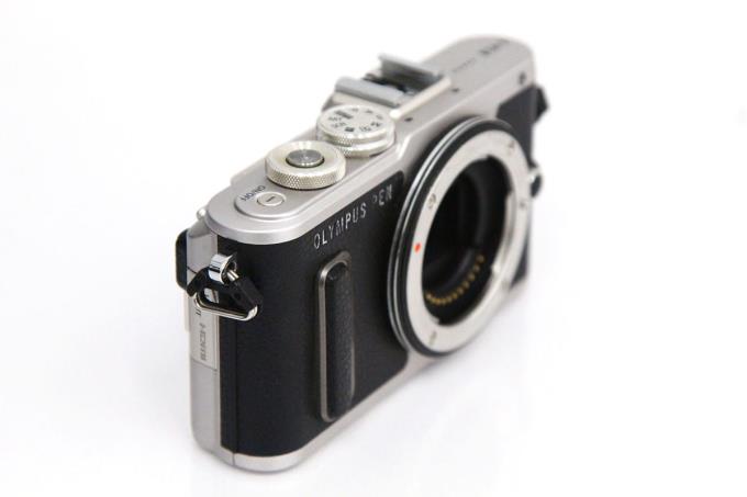 OLYMPUS PEN E-PL8 EZダブルズームキット ブラック γA2571-2Q1