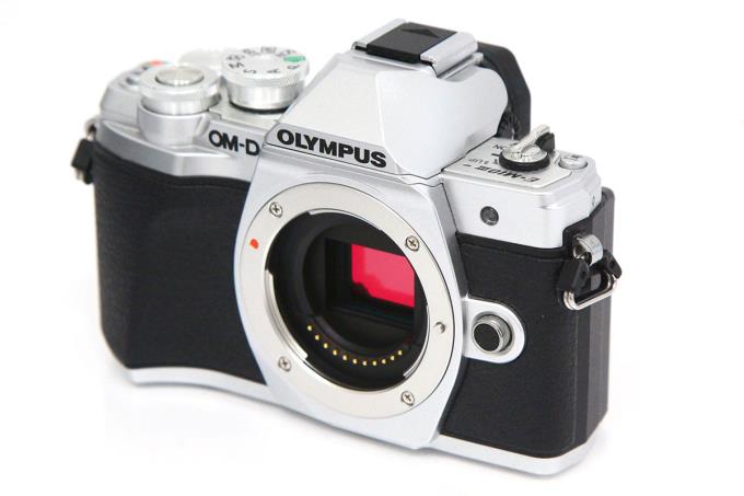 OM-D E-M10 Mark III EZダブルズームキット シルバー シャッター回数約