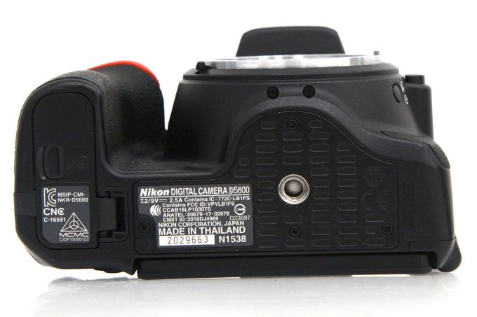 美品 ニコン Nikon D5600 18-55 VR レンズキット