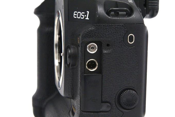 EOS-1Ds Mark III ボディ γA3842-3U3B | キヤノン | デジタル一眼レフ