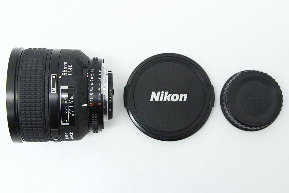 Nikon AF Nikkor 85mm 1:2 レンズ-
