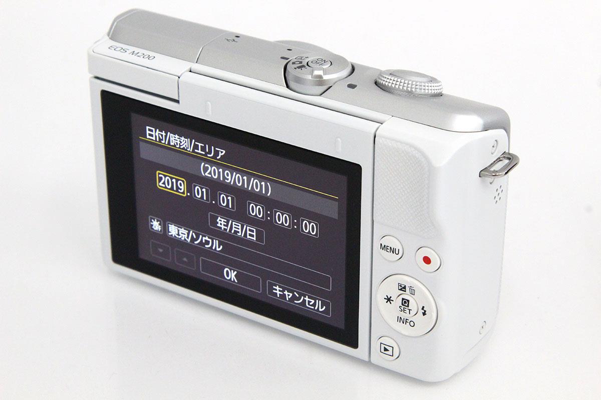 EOS M200（ホワイト）・ダブルズームキット-