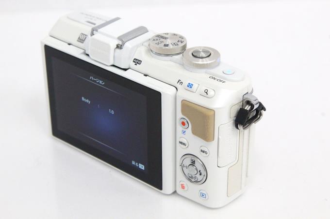 OLYMPUS PEN Lite E-PL7 EZダブルズームキット ホワイト シャッター回数 約3800回以下 γA4808-2Q1B | オリンパス  | ミラーレスカメラ│アールイーカメラ