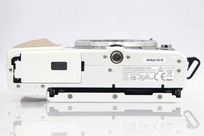 OLYMPUS PEN Lite E-PL7 EZダブルズームキット ホワイト シャッター