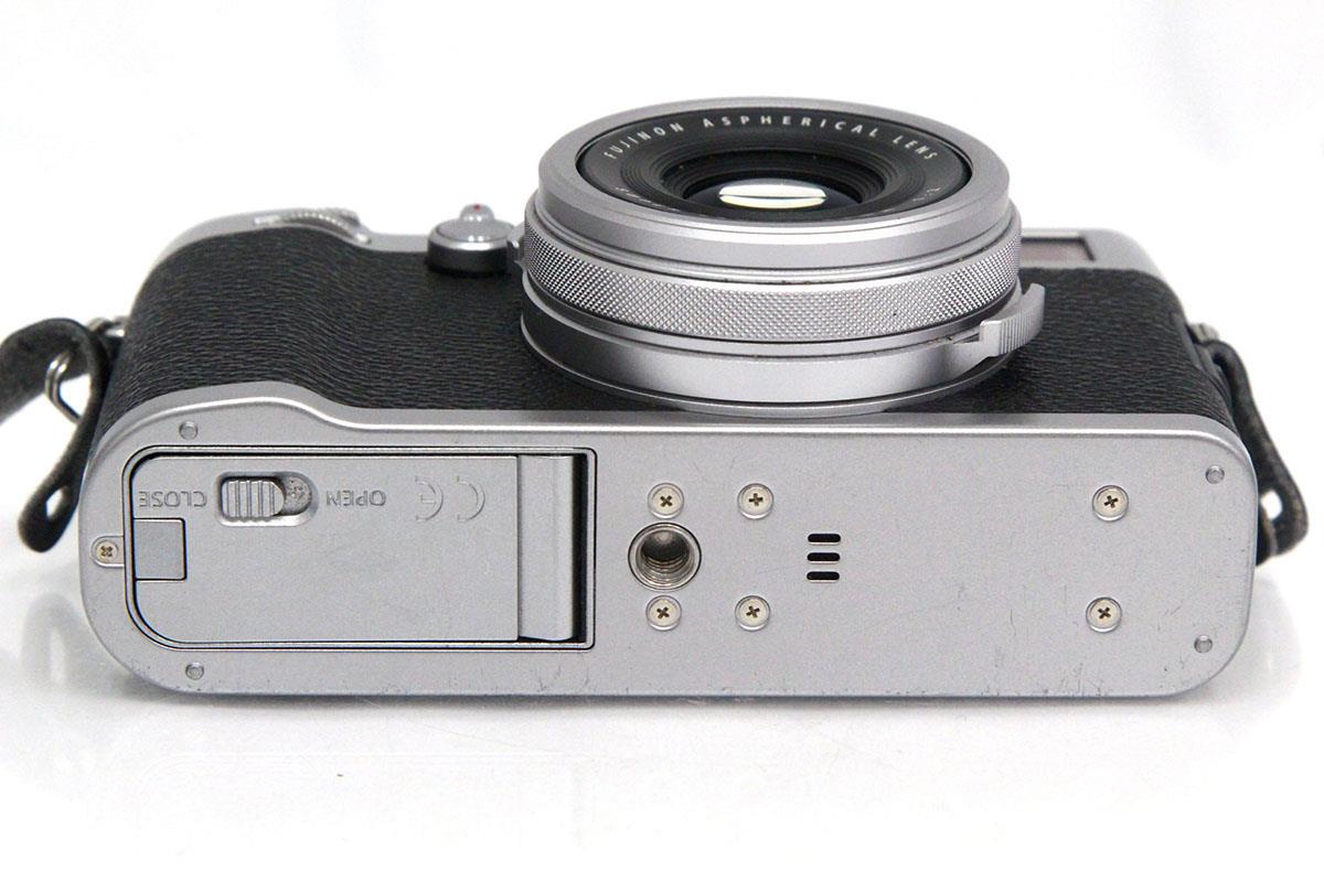 富士フイルム X100F 限定ストラップ他おまけ付き - デジタルカメラ