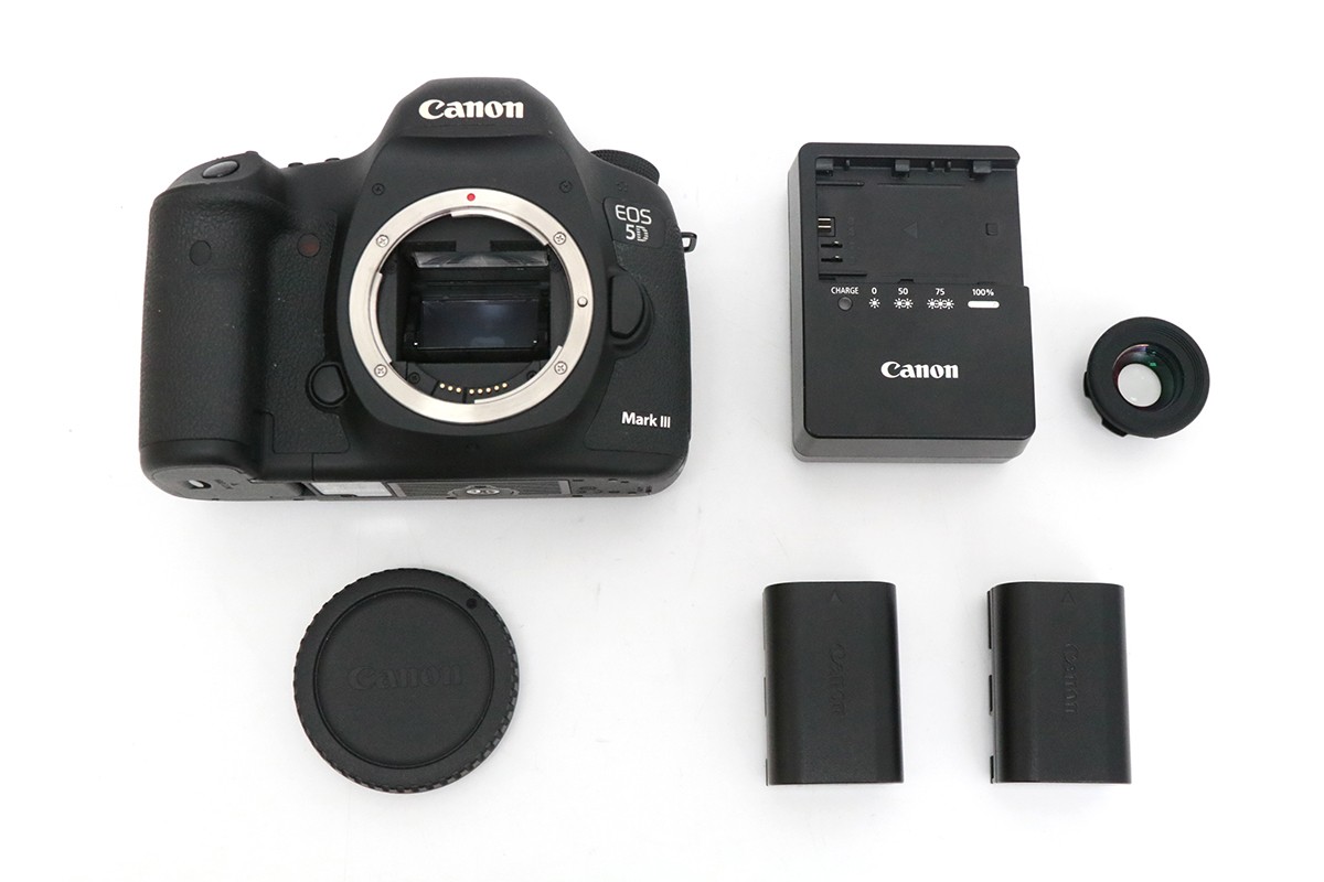 Canon EOS 5D mark Ⅲ ボディ 充電器など付属品付き Canon EOS 5D mark Ⅲ ボディ 充電器など付属品付き