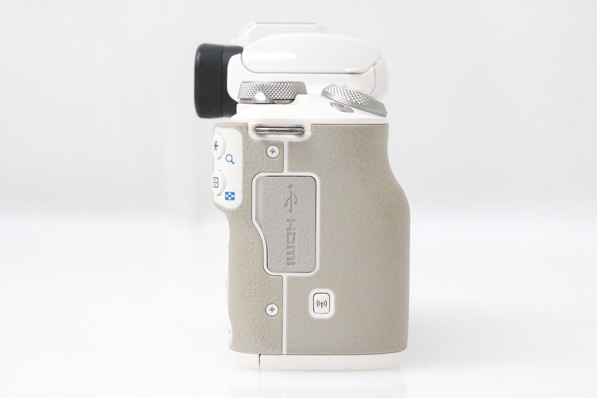 ジャンク】 キヤノン EOS Kiss M ボディ ホワイト